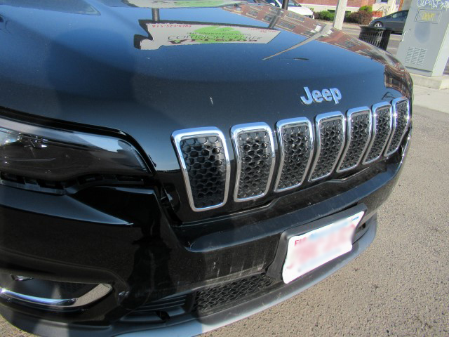 2019 Jeep front end damage before auto body repair